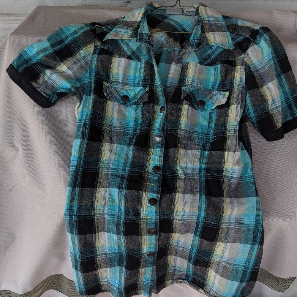 BKE plaid short sleeve shirt